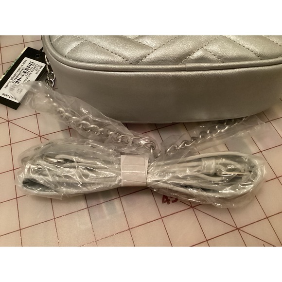 BM Quilted Crossbody Bag Metallic Silver Chain Strap Mini Shoulder Purse - Picture 5 of 5